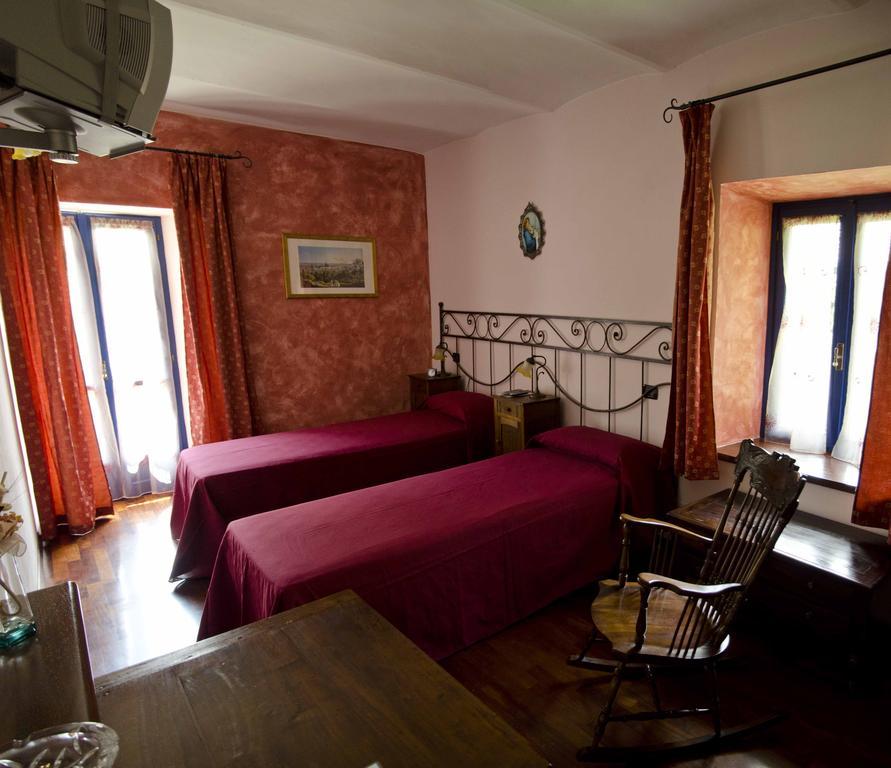 B&B Il Sole Delle Rive Sinio Стая снимка