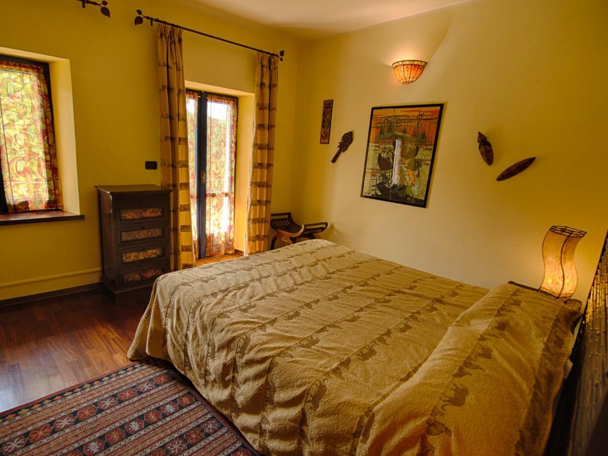 B&B Il Sole Delle Rive Sinio Екстериор снимка