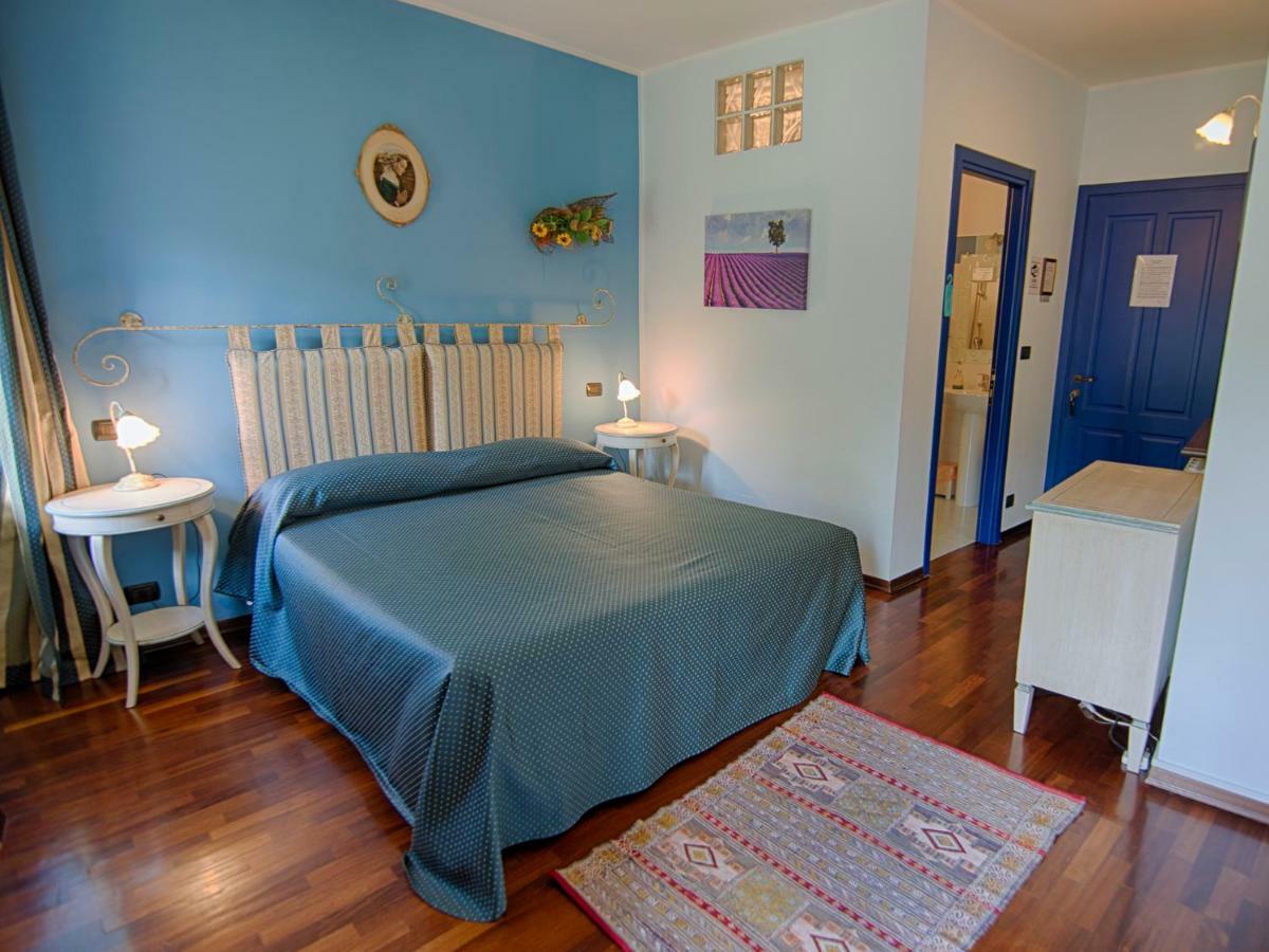 B&B Il Sole Delle Rive Sinio Екстериор снимка