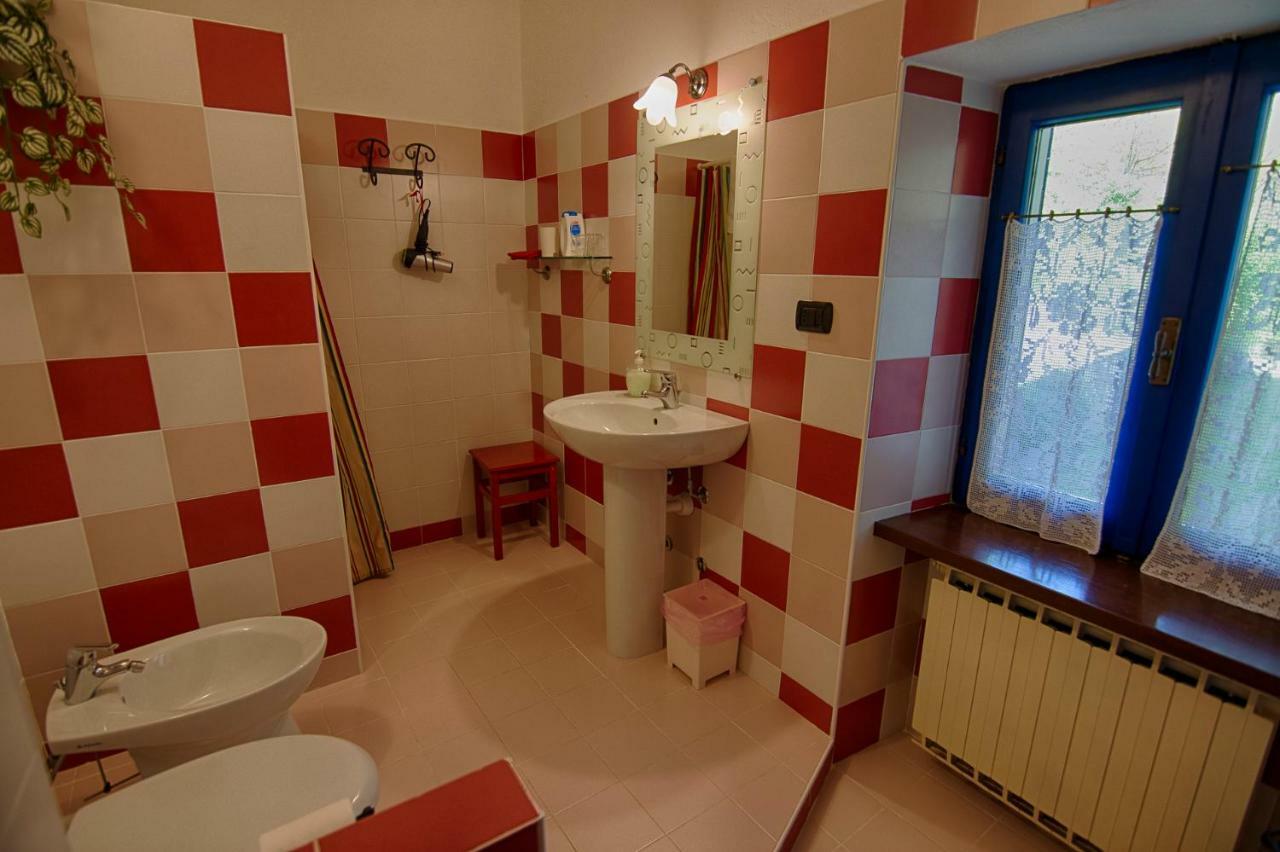 B&B Il Sole Delle Rive Sinio Екстериор снимка